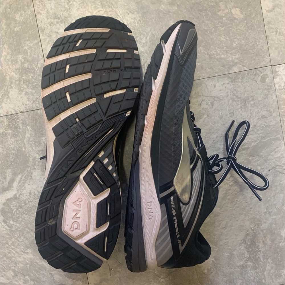 Brooks running shoes size 11.5.